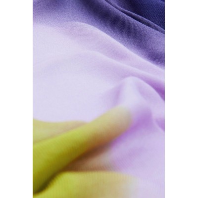 A Desigual Lola nevű átlós csíkozású női sálja