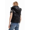 Fekete színű, rövid, steppelt Desigual mellény